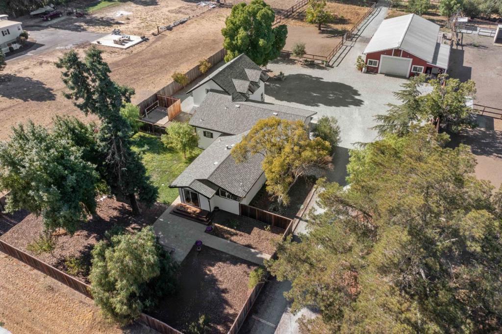 975 Llagas Road Property Photo 6