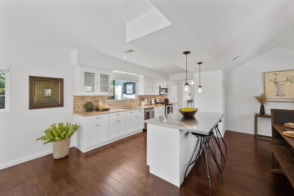 975 Llagas Road Property Photo 8