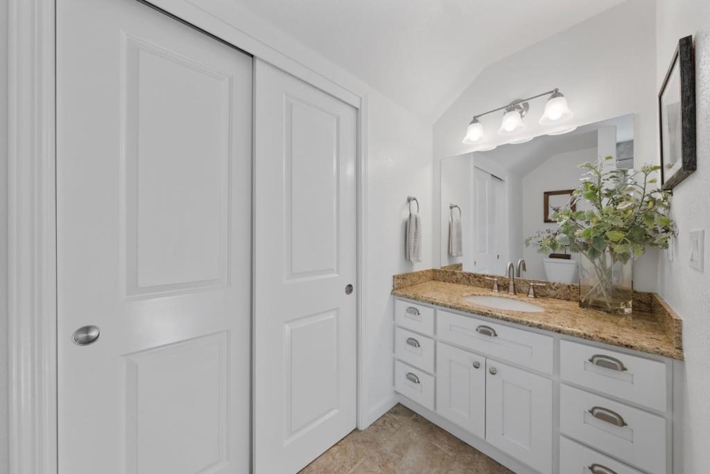 975 Llagas Road Property Photo 25