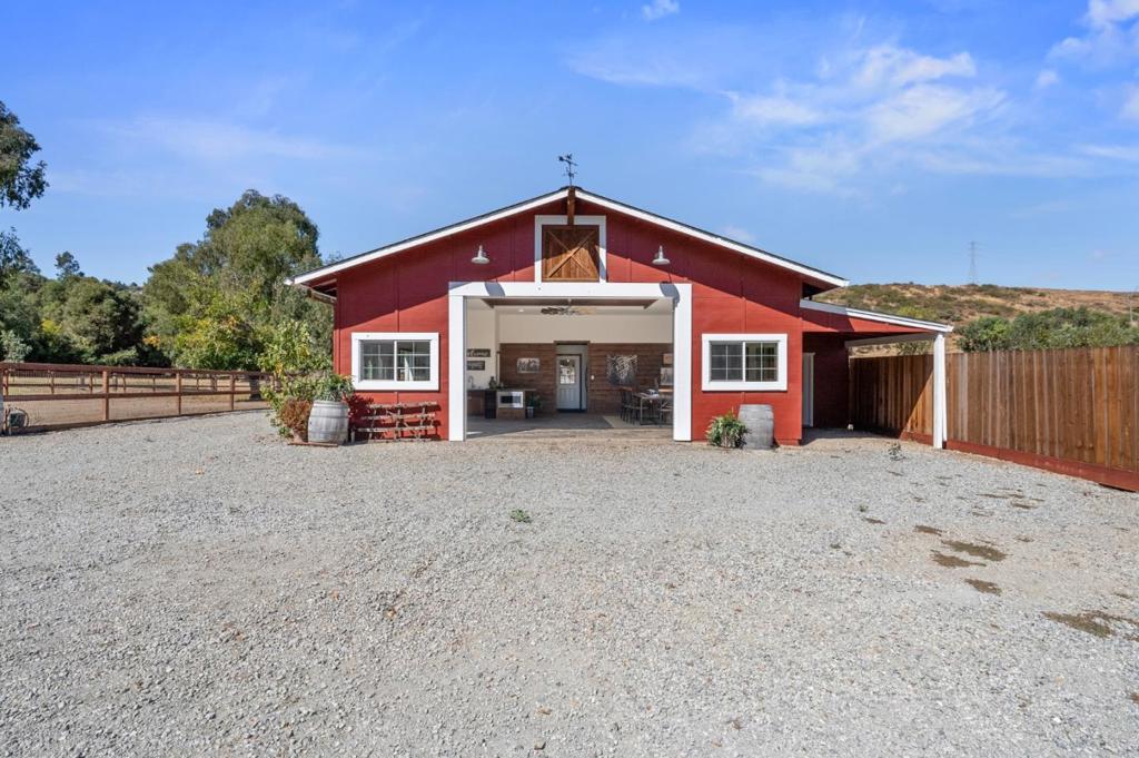 975 Llagas Road Property Photo 34