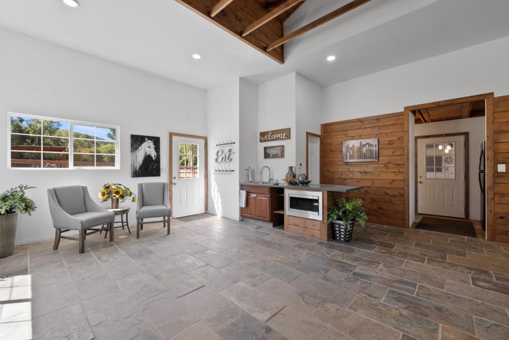 975 Llagas Road Property Photo 35