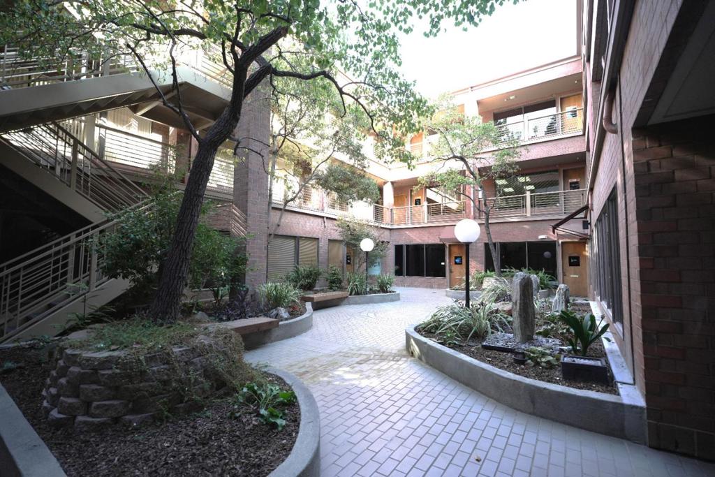2021 The Alameda 275 Property Photo 2