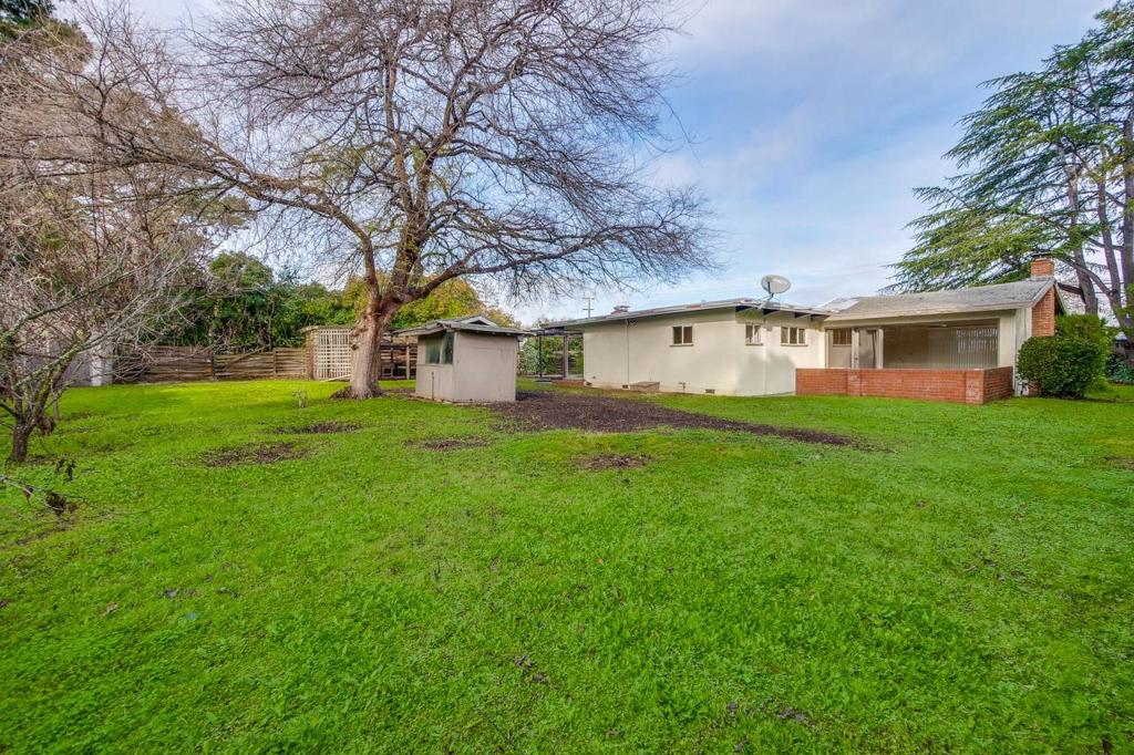 200 Almond Avenue Property Photo 6