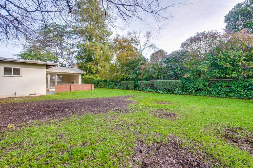 200 Almond Avenue Property Photo 8