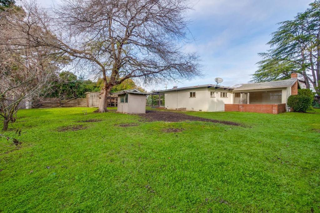 200 Almond Avenue Property Photo 6