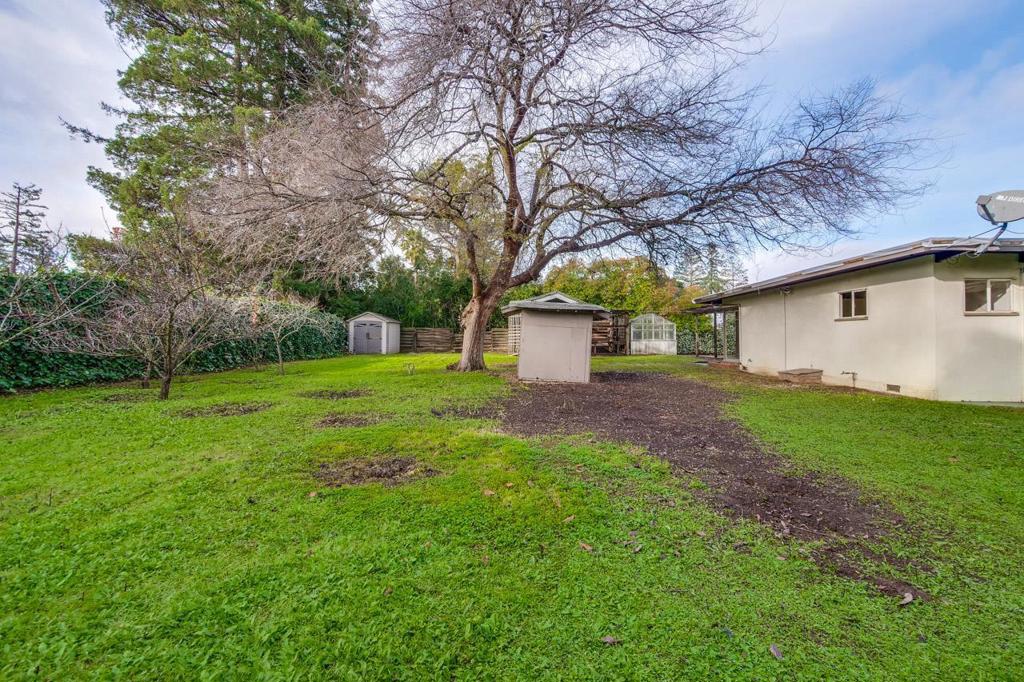 200 Almond Avenue Property Photo 7