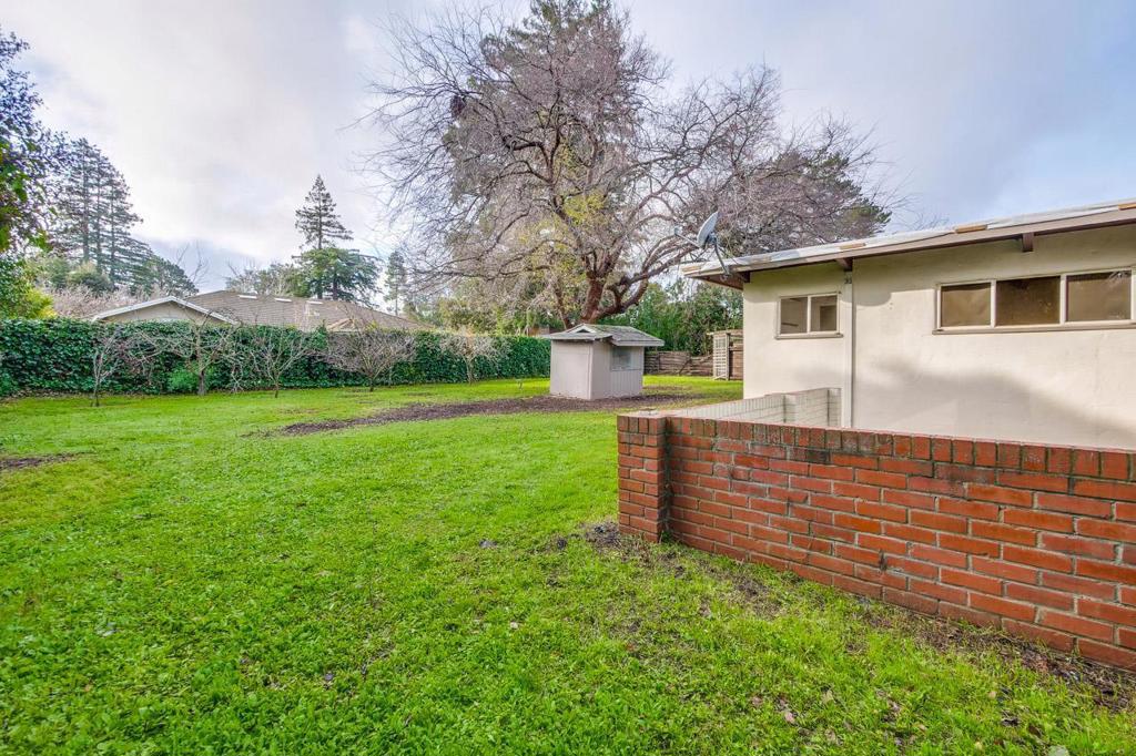 200 Almond Avenue Property Photo 9