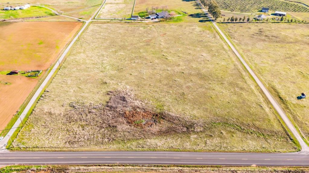 24525 Rowland, Ln Property Photo 3