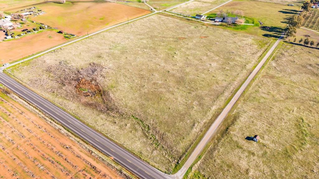 24525 Rowland, Ln Property Photo 13