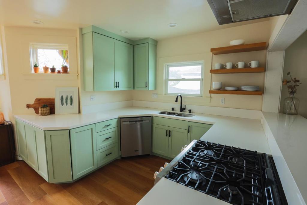 208 Laurent Street Property Photo 2