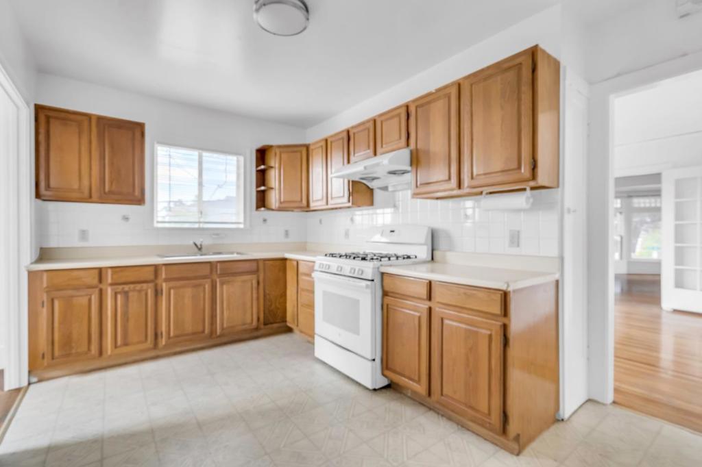 501 E 20th Street Property Photo 6