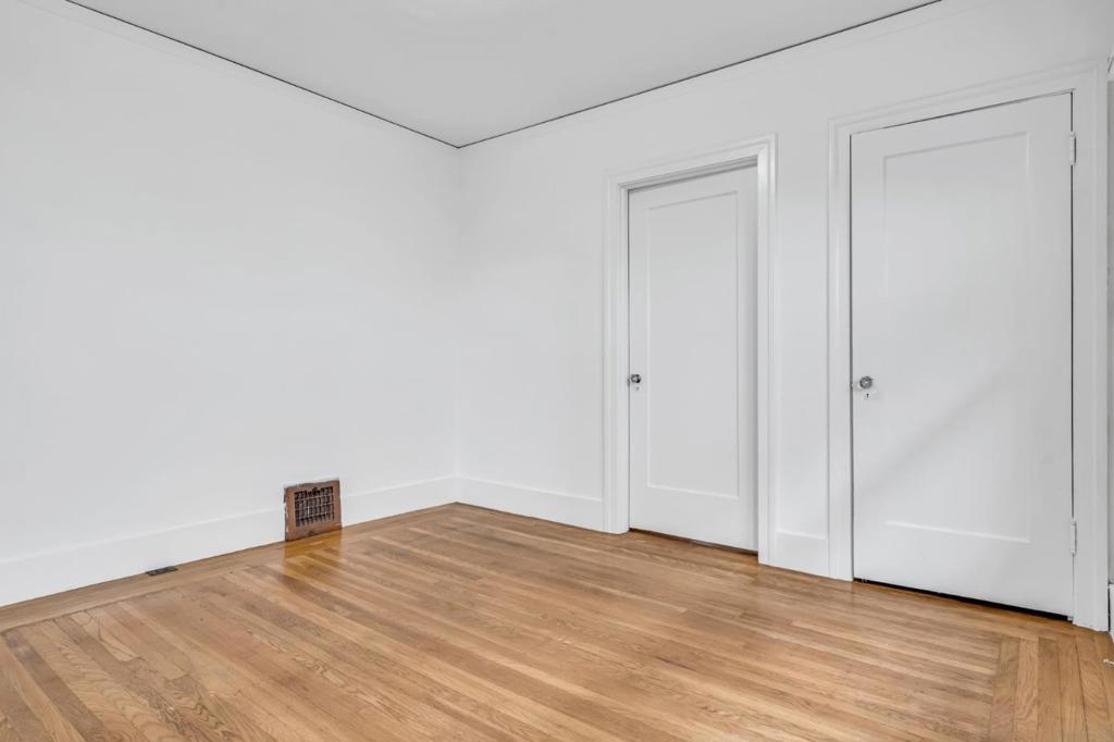 501 E 20th Street Property Photo 8