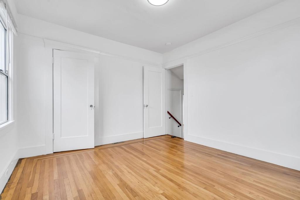 501 E 20th Street Property Photo 10