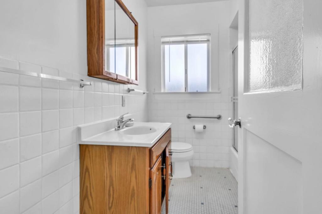 501 E 20th Street Property Photo 12