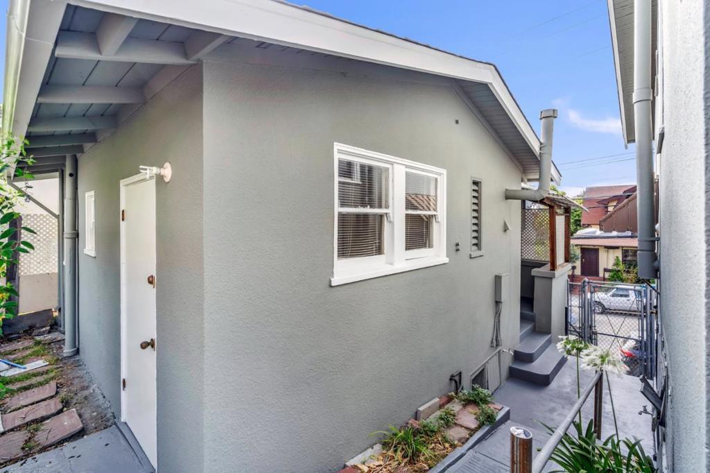 501 E 20th Street Property Photo 15