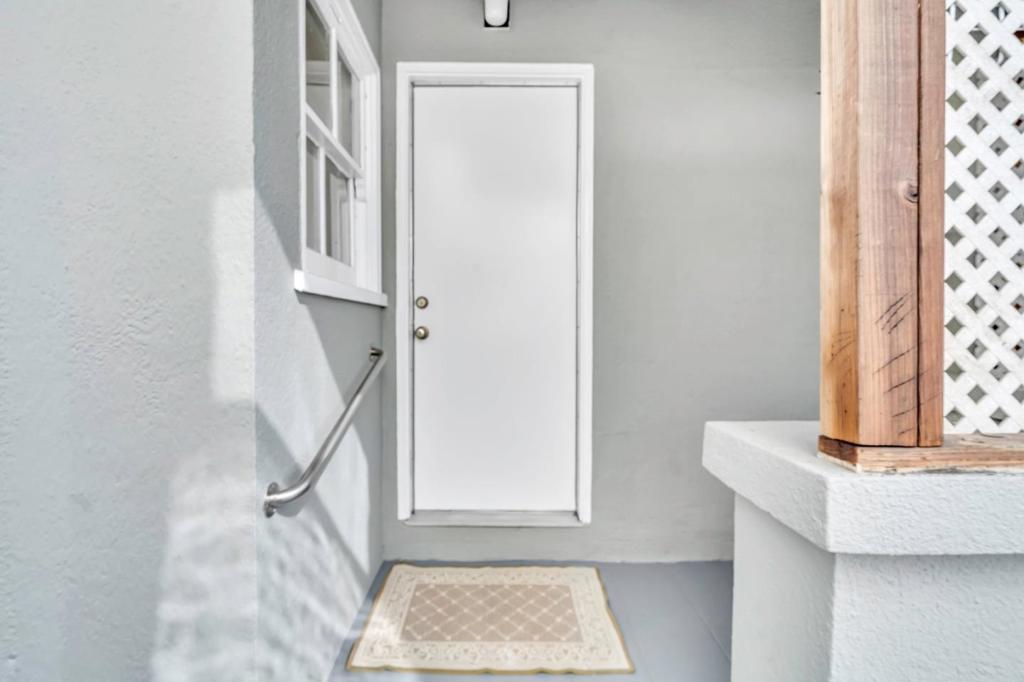 501 E 20th Street Property Photo 16