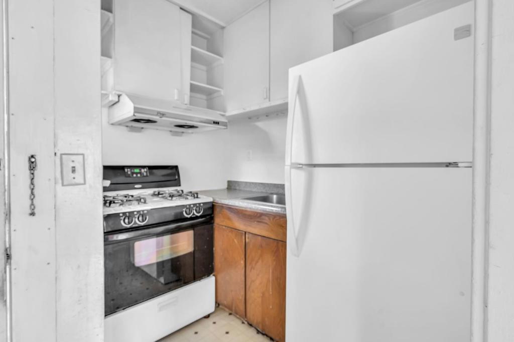 501 E 20th Street Property Photo 20