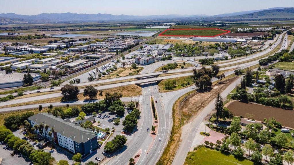275 Bolsa Road Property Photo 4