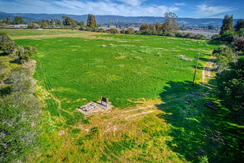571 Calabasas Road Property Photo 2