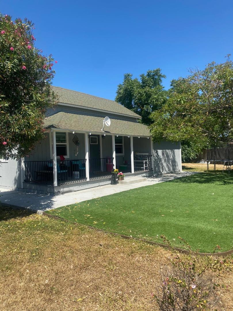 980 E Middle Avenue Property Photo