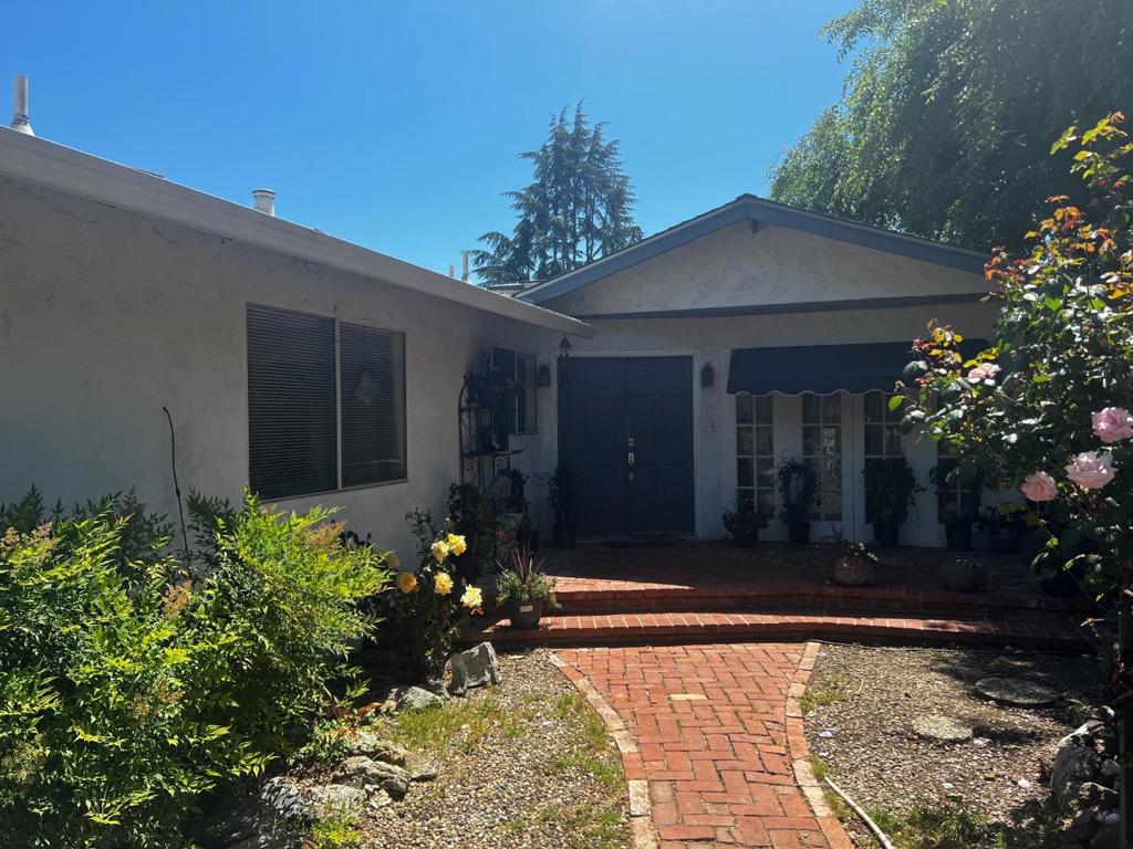 890 Encino Drive Property Photo