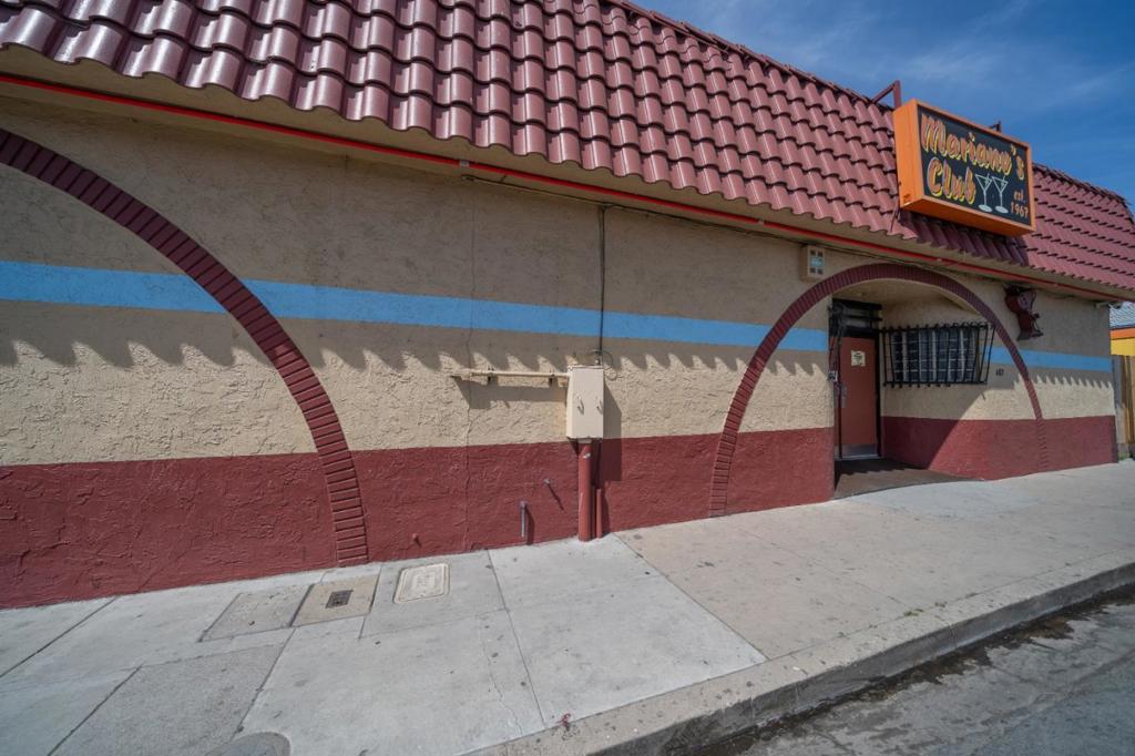 487 487 E Market Street Property Photo 1
