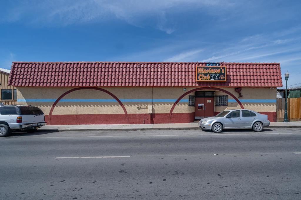 487 487 E Market Street Property Photo 2
