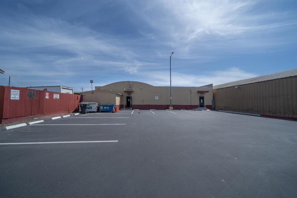 487 487 E Market Street Property Photo 25