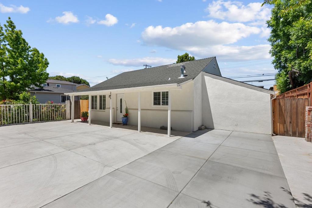 3279 Hoover Street Property Photo 4