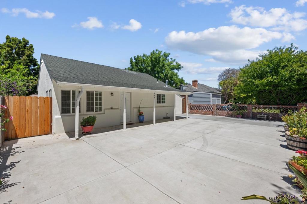 3279 Hoover Street Property Photo 5