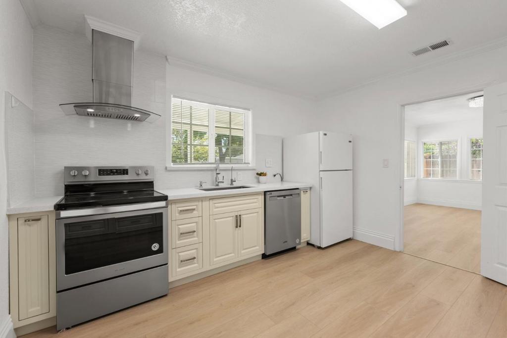 3279 Hoover Street Property Photo 12