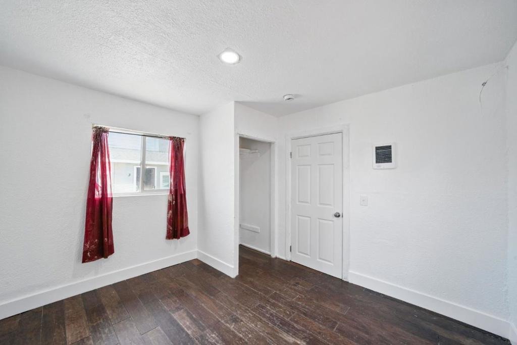 462 Delhi Avenue Property Photo 6