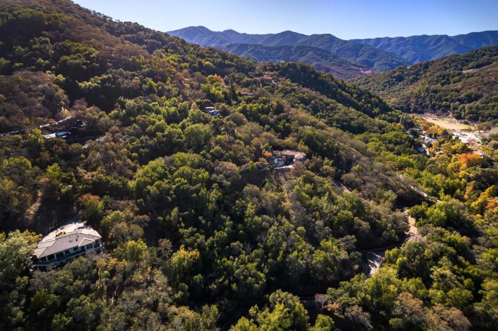 21292 Cinnabar Hills Road Property Photo 2