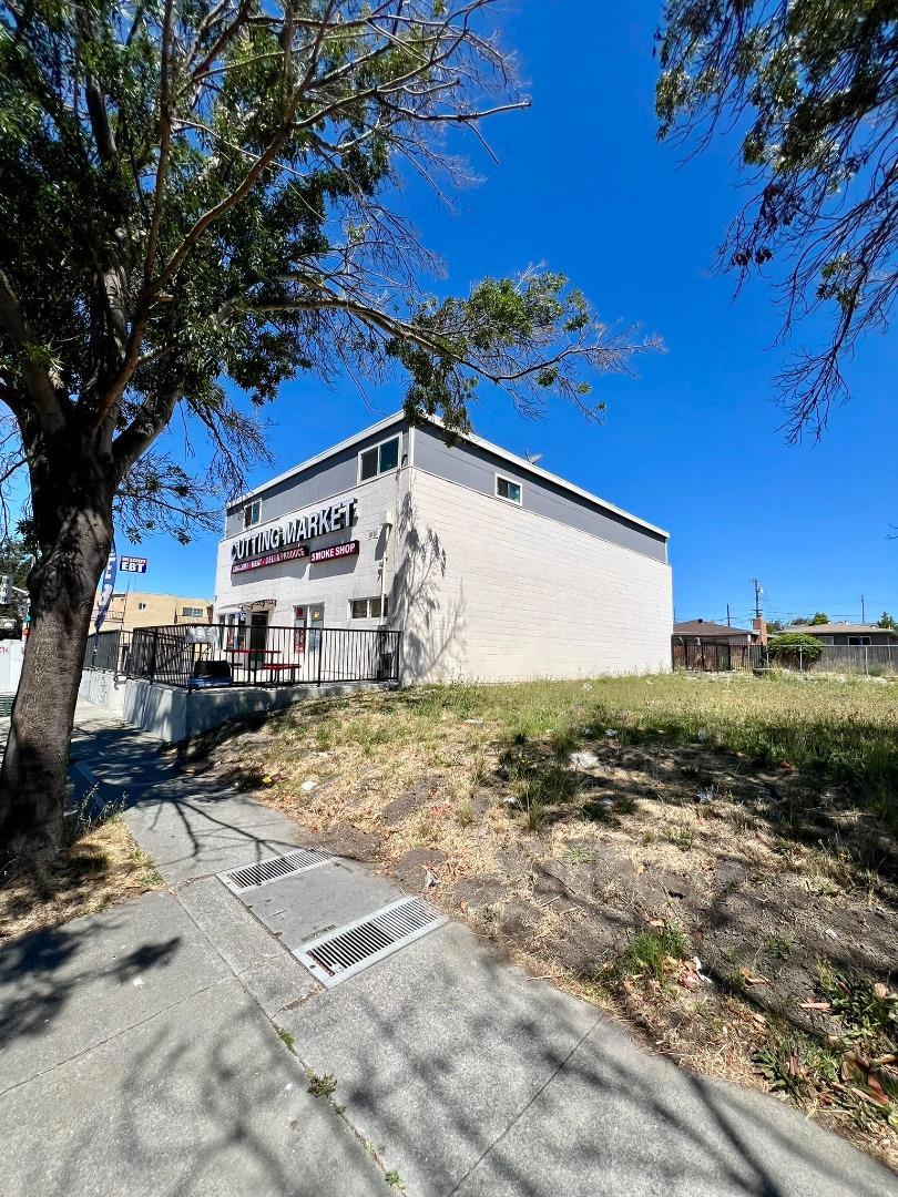 2901 Cutting Boulevard Property Photo 4