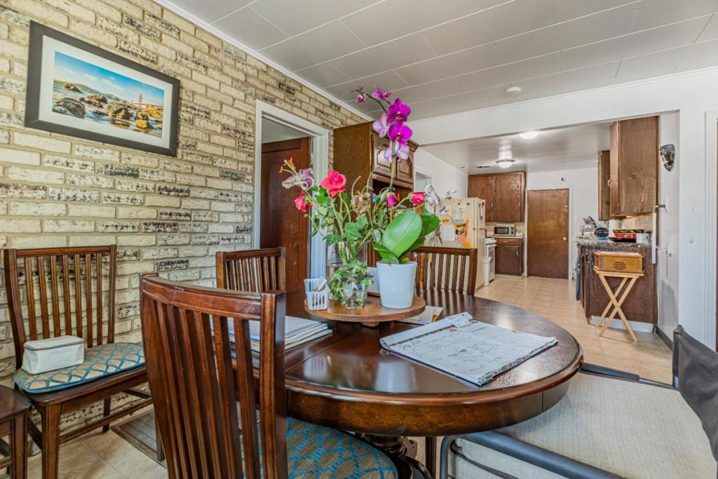 1641 Valley View Road Property Photo 5