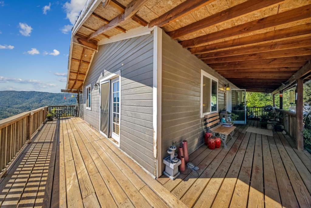 6787 Croy Road Property Photo 7
