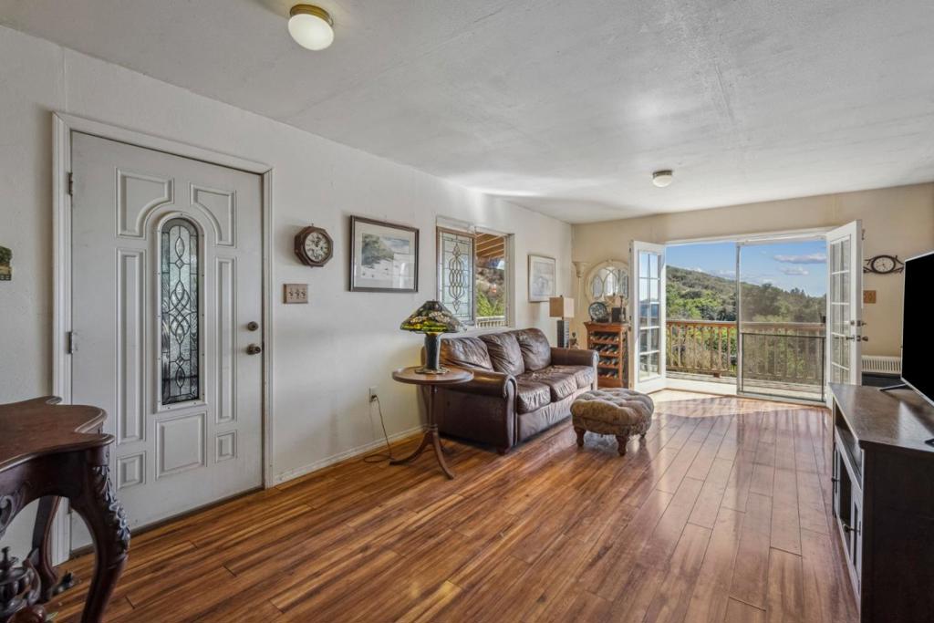 6787 Croy Road Property Photo 10