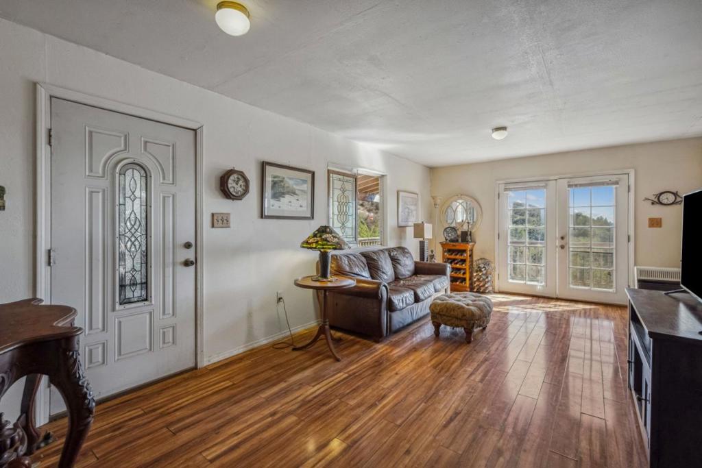 6787 Croy Road Property Photo 11
