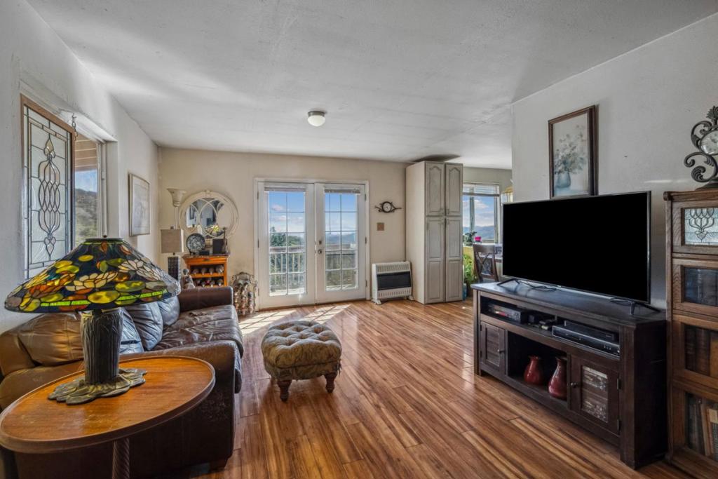 6787 Croy Road Property Photo 13