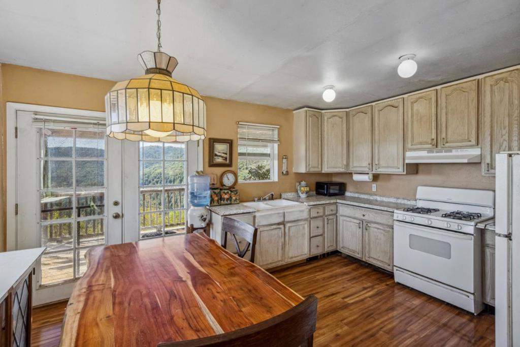 6787 Croy Road Property Photo 17