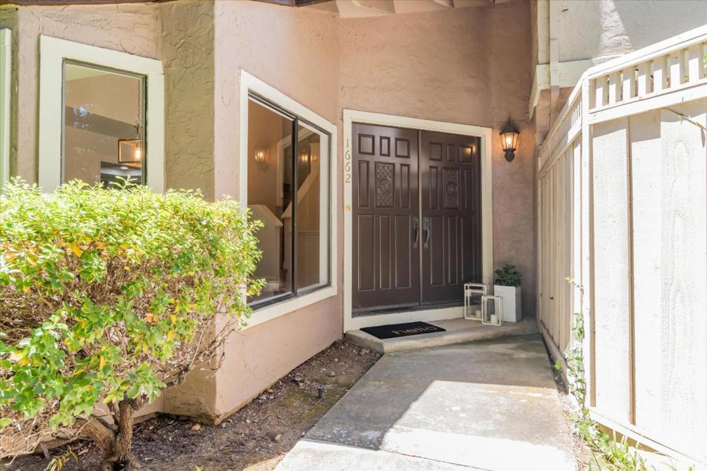 1662 Las Piedras Court Property Photo 1