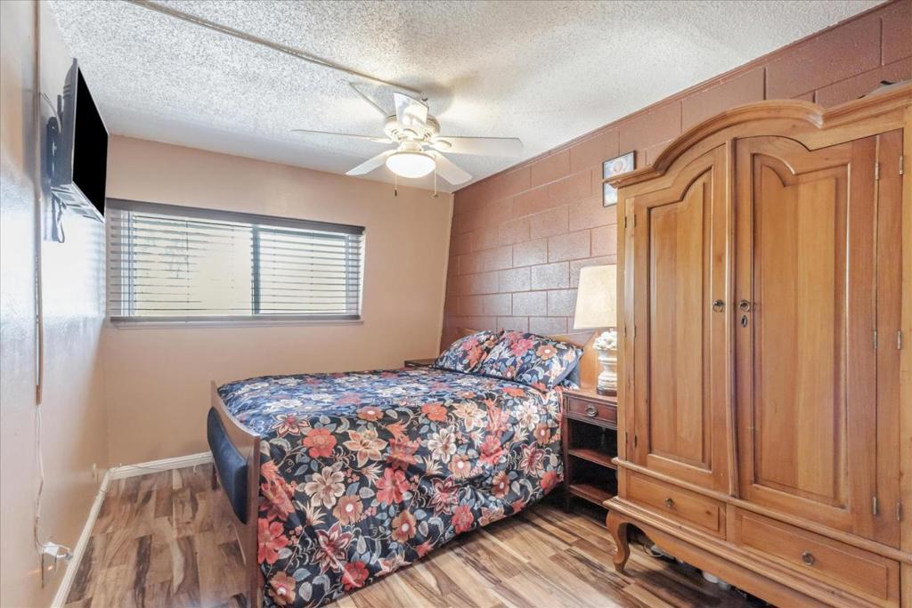 2925 Florence Avenue 12 Property Photo 8