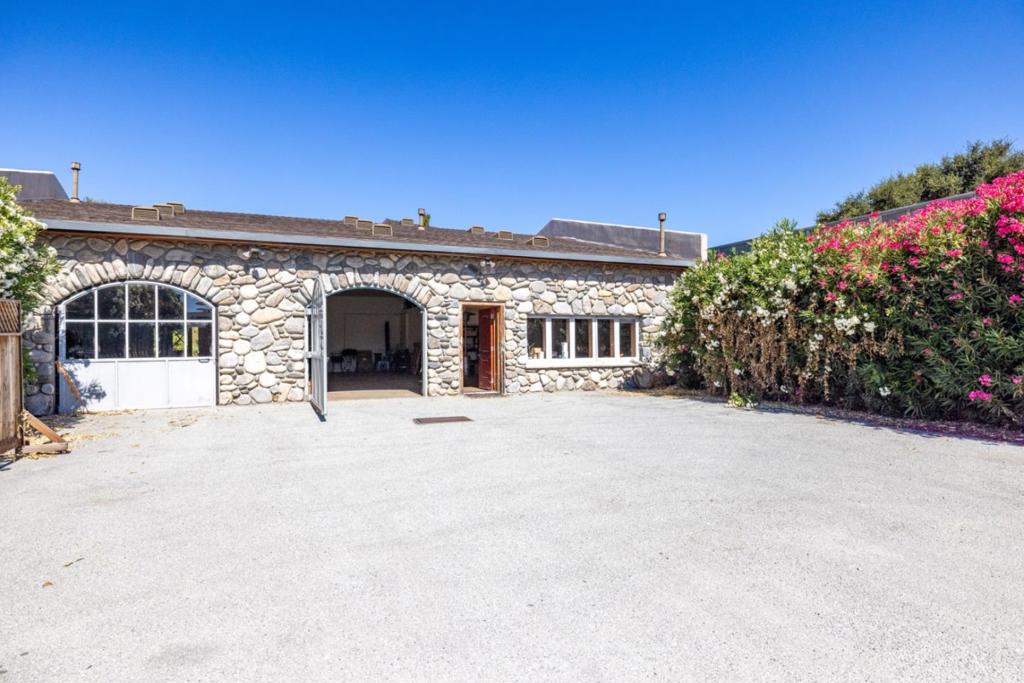 20300 Cachagua Road Property Photo 10