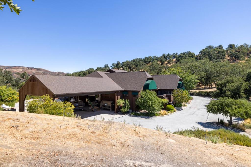 20300 Cachagua Road Property Photo 11