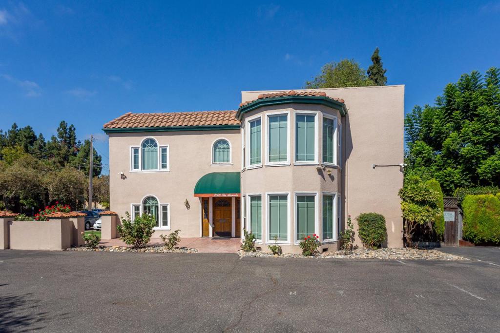 2060 The Alameda Property Photo 10