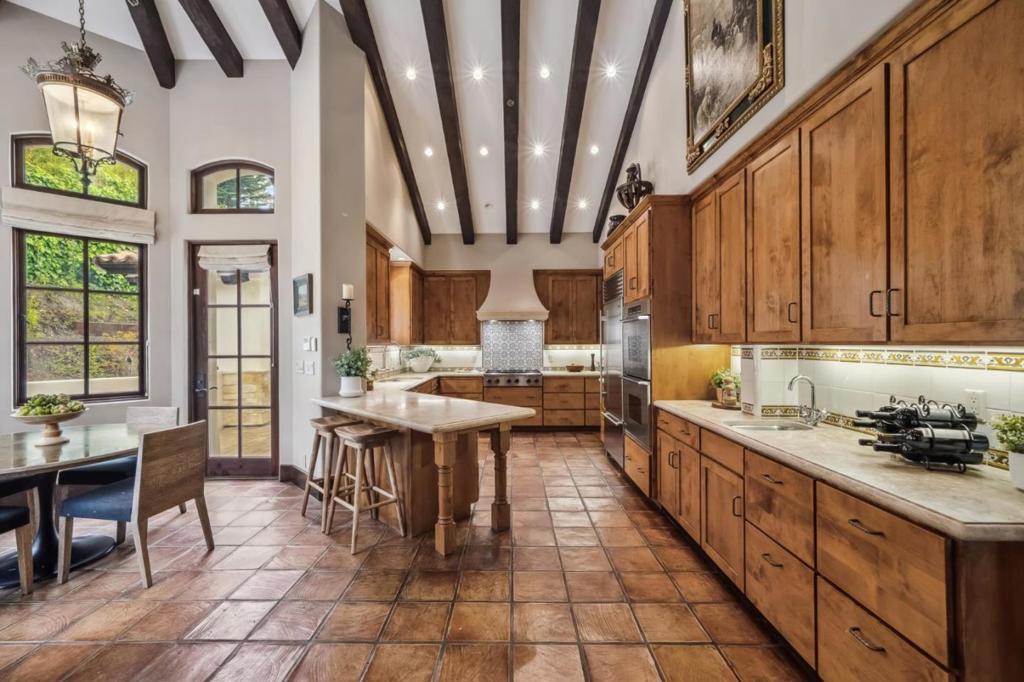 1425 Oleada Road Property Photo 13