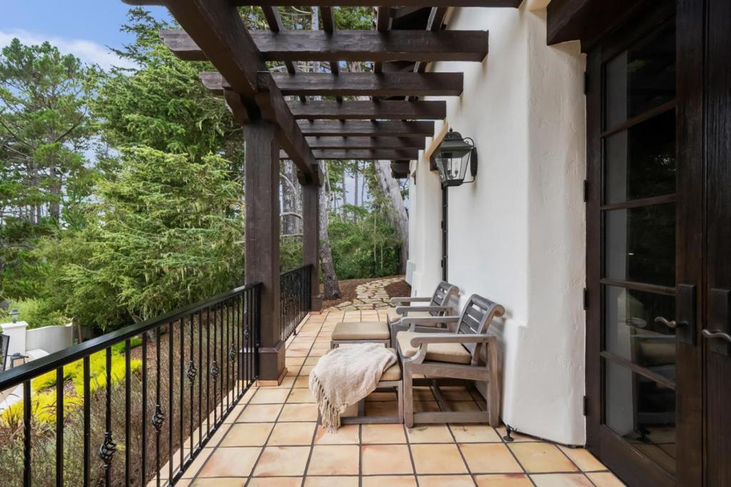 1425 Oleada Road Property Photo 28