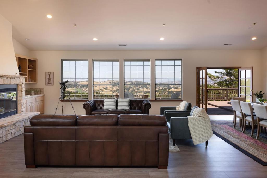 10590 Hidden Mesa Place Property Photo 11