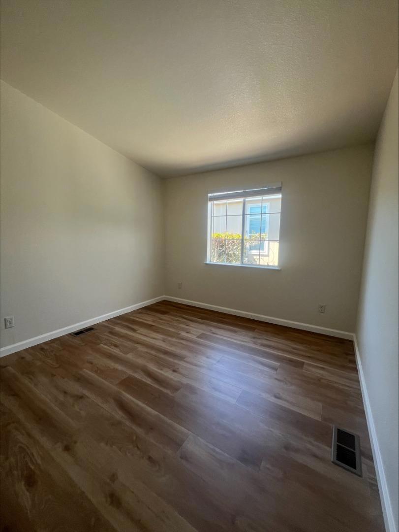 433 Sylvan Avenue Property Photo 5