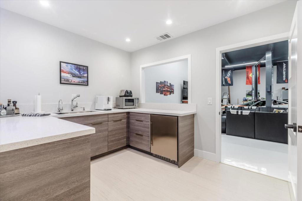 2471 Autumnvale Drive F Property Photo 16